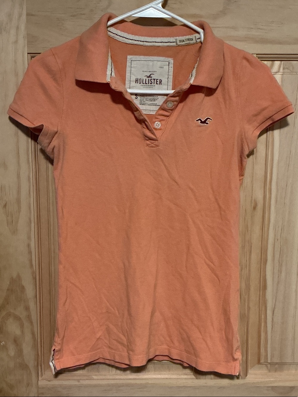 Hollister Women’s Peach Button-Down Polo Shirt Social Stretch